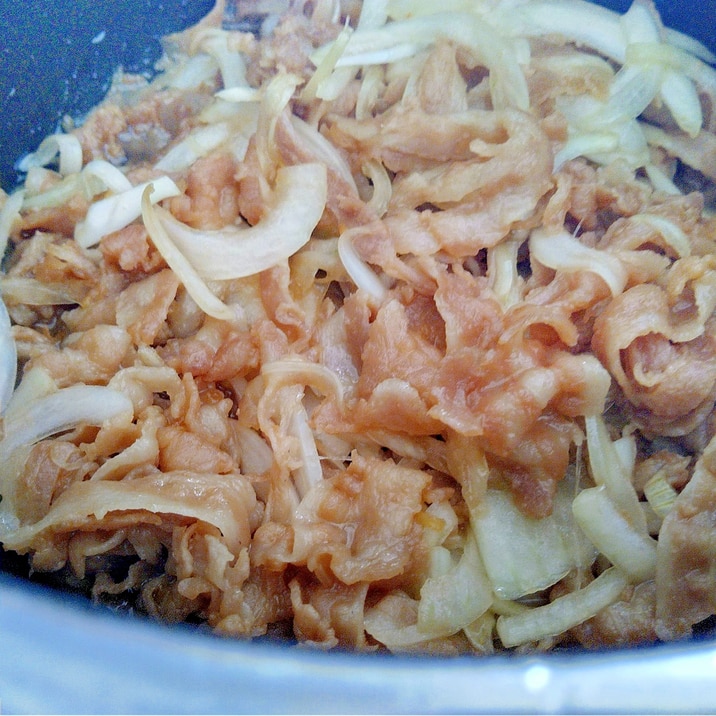 シャキシャキ玉ねぎと豚バラ肉で作る豚丼の具